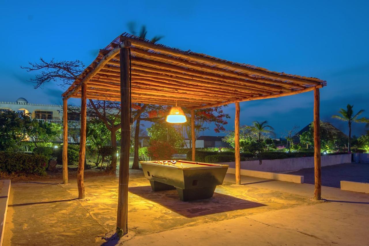 Jumbo Club Watamu Hotel Bagian luar foto